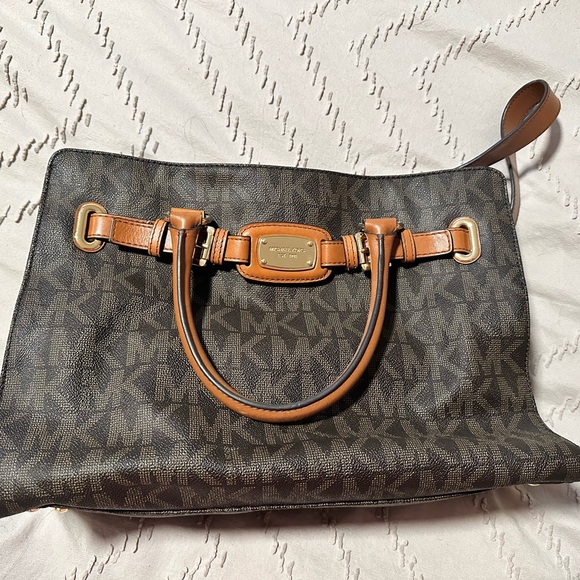 Michael Kors Purse - Picture 1 of 2